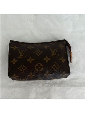 Louis Vuitton Monogram Toiletry 15